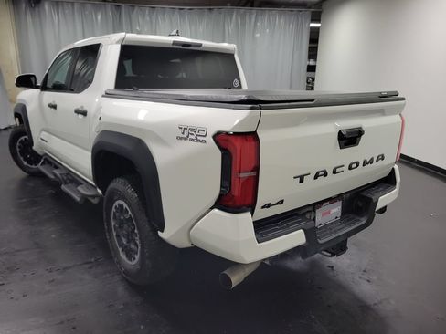 Used 2025 Toyota Tacoma TRD Off-Road AWD/4WD image 6
