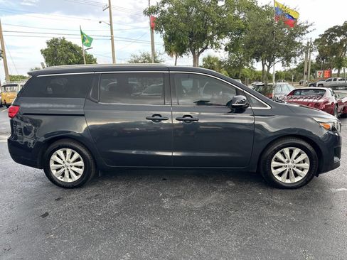 Used 2016 Kia Sedona EX image 8