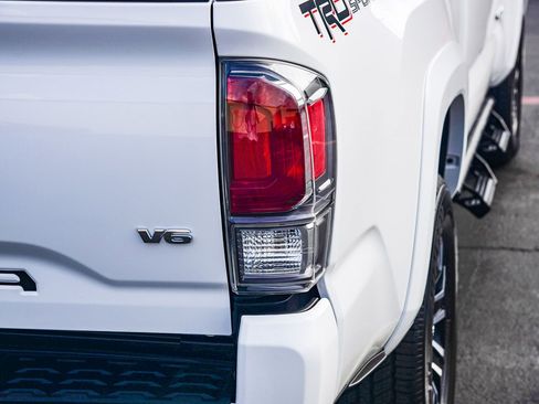 Certified 2022 Toyota Tacoma TRD Sport image 8
