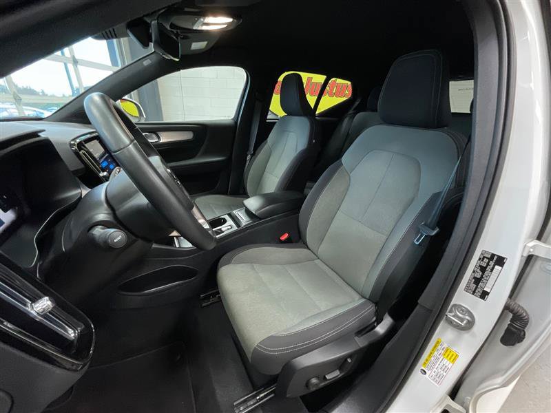 Used 2023 Volvo XC40 B5 Core AWD/4WD image 18
