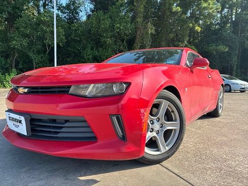 Used 2018 Chevrolet Camaro LT RWD image 1