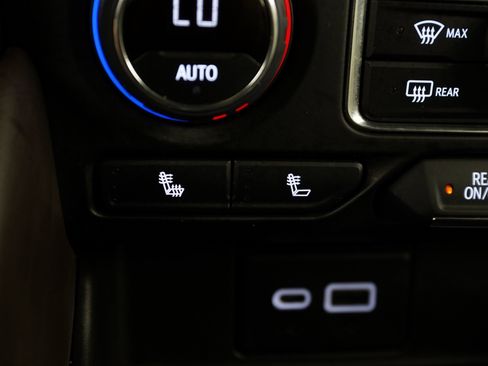 Used 2022 Chevrolet Tahoe LT image 24