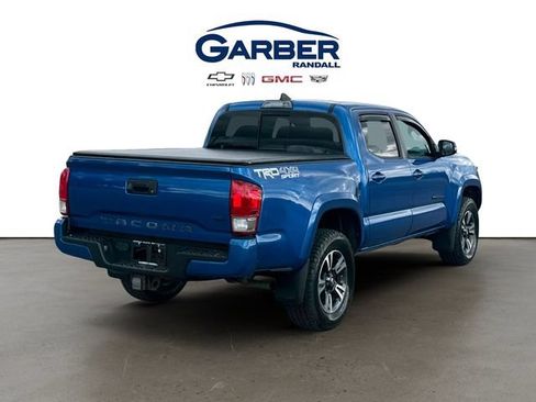 Used 2017 Toyota Tacoma TRD Sport w/ Tow Package (A/T) AWD/4WD image 5