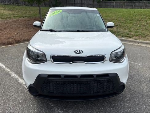 Used 2016 Kia Soul FWD image 2