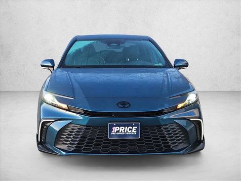 Used 2025 Toyota Camry SE w/ Convenience Package FWD image 2