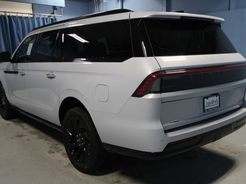 New 2026 Lincoln Navigator L Reserve w/ Jet Appearance Package AWD/4WD image 28