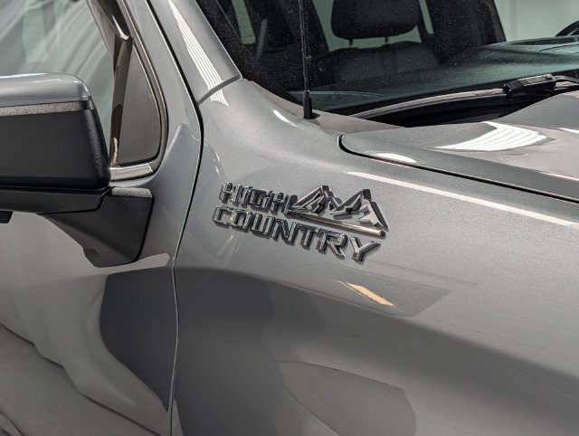 Used 2021 Chevrolet Silverado 1500 High Country w/ Technology Package AWD/4WD image 3