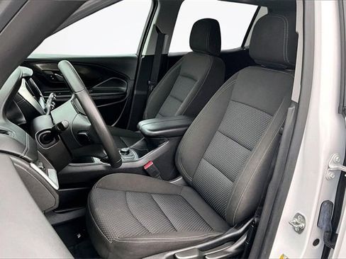 Used 2024 GMC Terrain SLE image 24