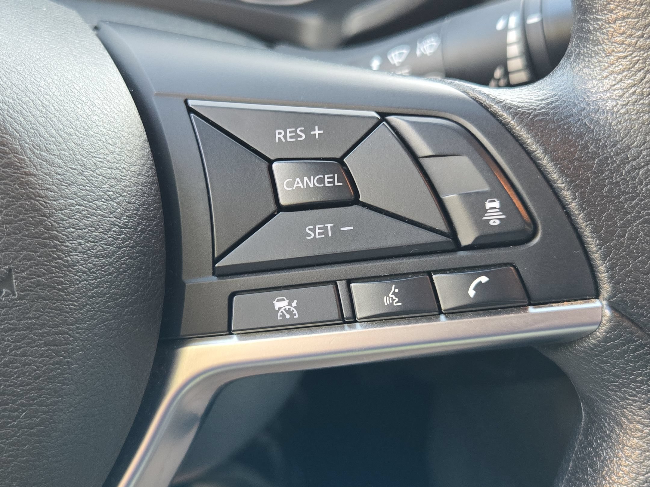 Used 2024 Nissan Sentra SV FWD image 27
