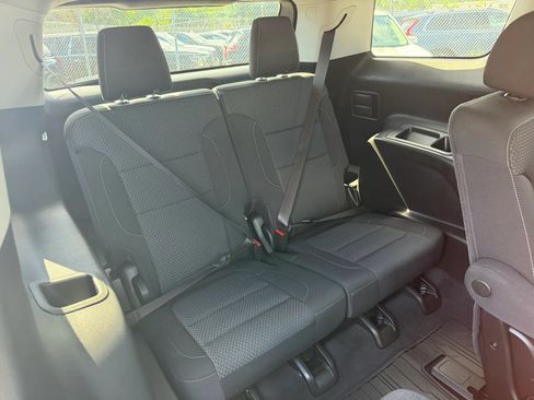 Used 2022 GMC Acadia SLE FWD image 27