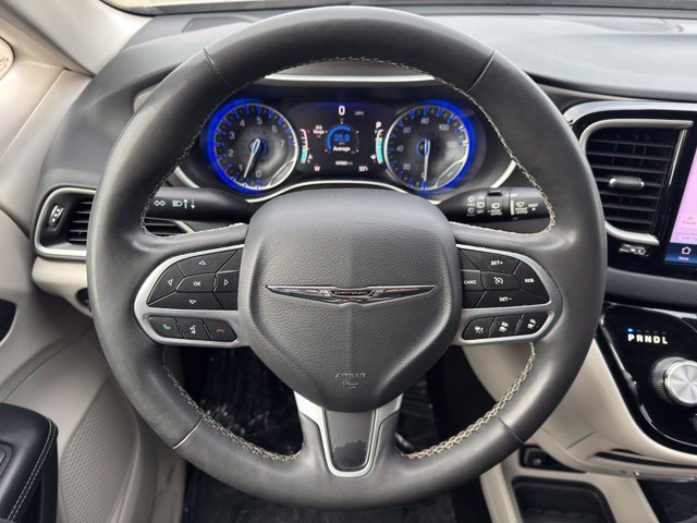 Used 2023 Chrysler Pacifica Touring-L FWD image 27