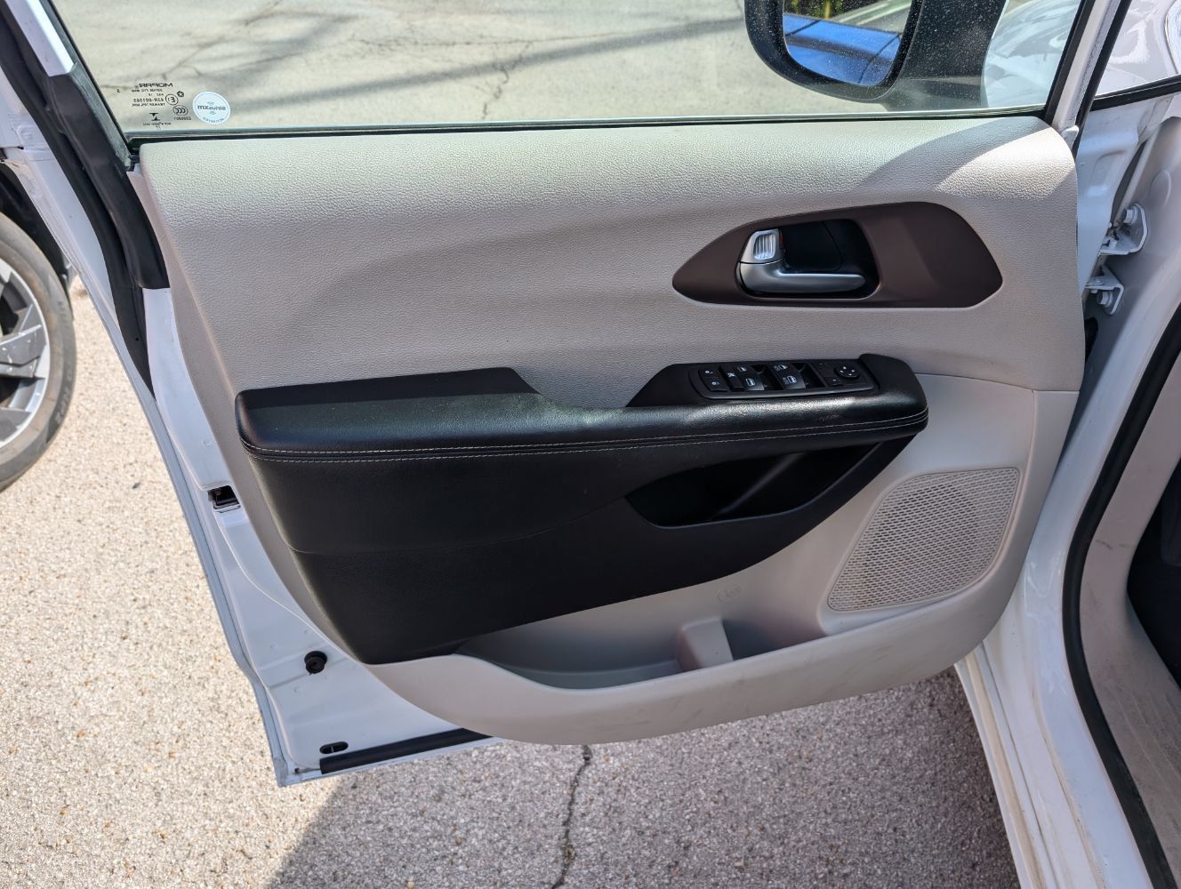 Used 2020 Chrysler Voyager Lxi FWD image 11