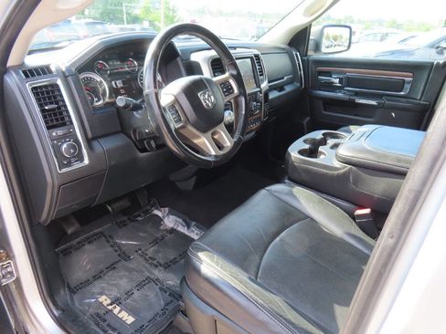 Used 2018 RAM 1500 Laramie RWD image 11