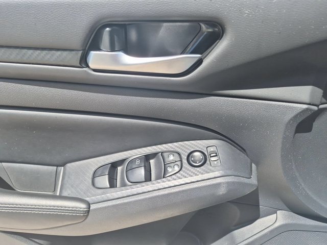 Used 2025 Nissan Altima 2.5 SV FWD image 13