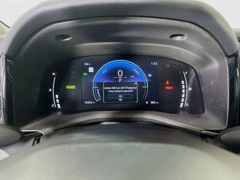 Used 2025 Toyota Camry LE w/ Convenience Package image 19