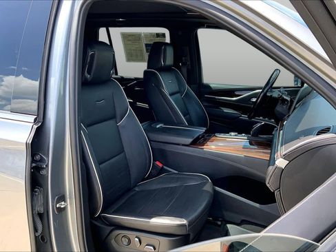 Used 2022 Cadillac Escalade Premium Luxury w/ Performance Package AWD/4WD image 9