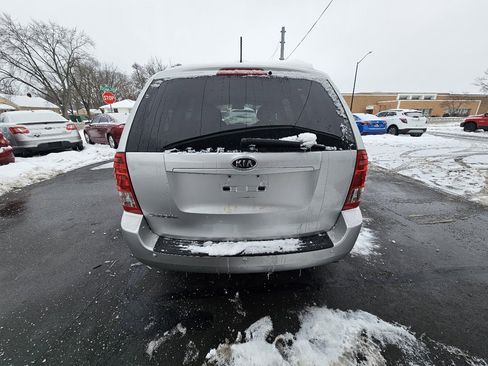 Used 2012 Kia Sedona LX image 9