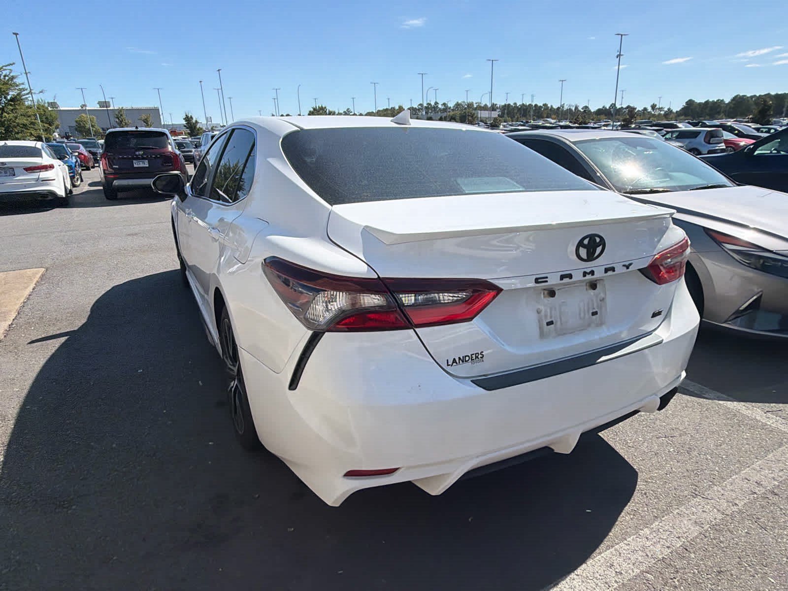 Used 2022 Toyota Camry SE FWD image 6