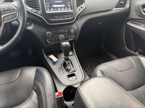 Used 2021 Jeep Cherokee Latitude Lux w/ Comfort/Convenience Group image 16