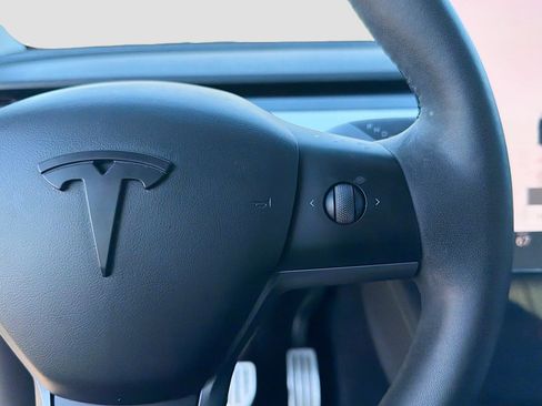 Used 2022 Tesla Model Y Performance image 36