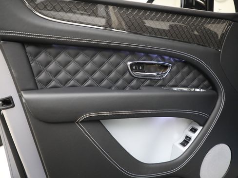 New 2025 Bentley Bentayga image 14