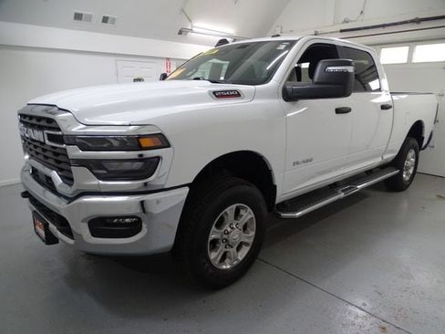Certified 2025 RAM 2500 Big Horn AWD/4WD image 16