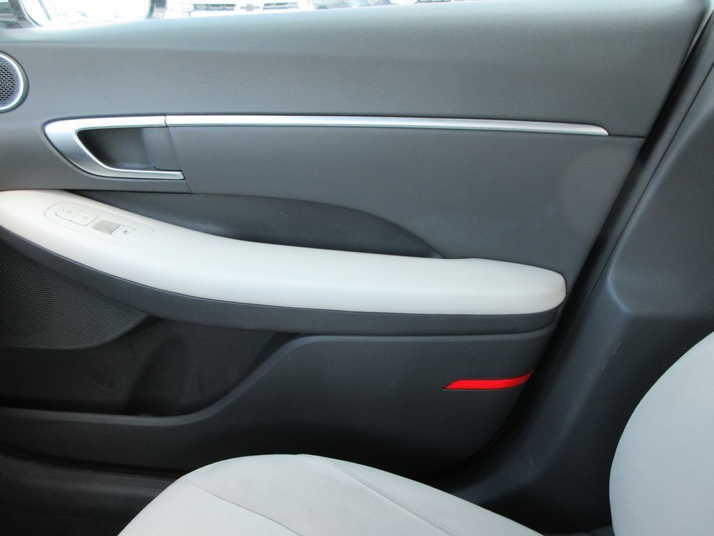 Used 2025 Hyundai Sonata SEL FWD image 30