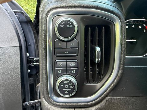 Used 2021 GMC Sierra 2500 SLE w/ SLE Value Package; AWD/4WD image 12