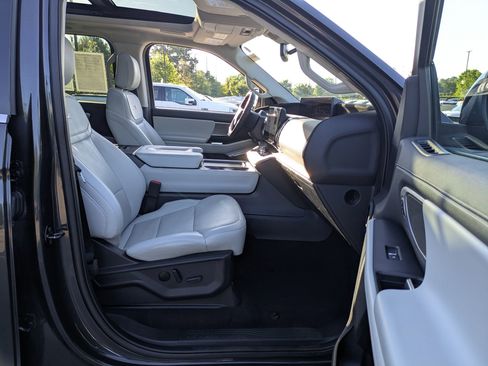 Certified 2025 Ford Expedition Platinum w/ Driver's Package AWD/4WD image 37