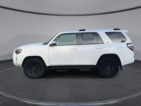Used 2022 Toyota 4Runner SR5 AWD/4WD image 5