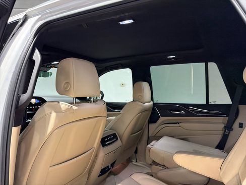 Used 2023 Cadillac Escalade Premium Luxury image 24