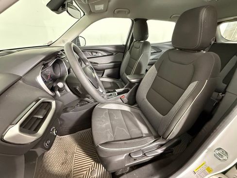 Used 2023 Chevrolet TrailBlazer LS FWD image 5