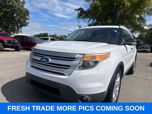 Used 2015 Ford Explorer XLT w/ Equipment Group 202B FWD image 2