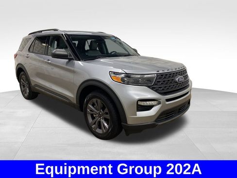 Used 2021 Ford Explorer XLT w/ Equipment Group 202A AWD/4WD image 5