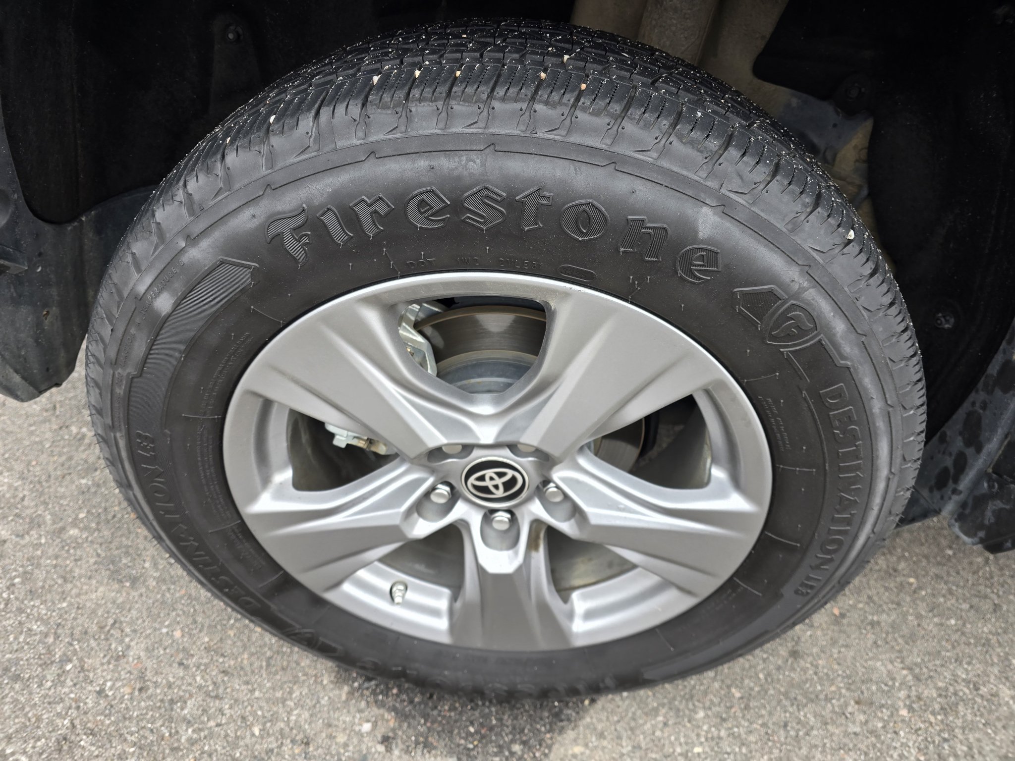Used 2024 Toyota RAV4 LE AWD/4WD image 9