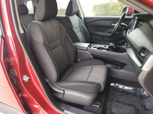 Used 2025 Nissan Rogue SV image 15