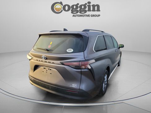 Used 2024 Toyota Sienna XLE image 6