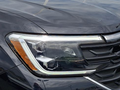 Certified 2024 Volkswagen Atlas Cross Sport SEL R-Line AWD/4WD image 9