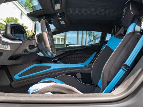 Used 2025 Lamborghini Revuelto image 6