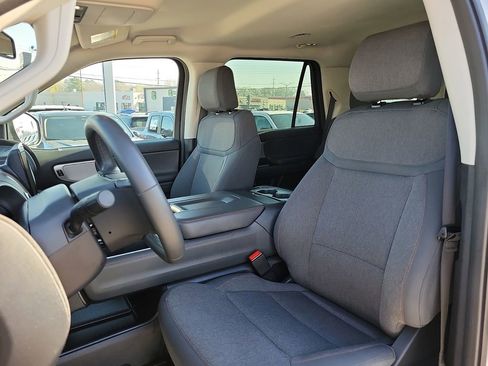 Used 2025 Ford Expedition Active image 12