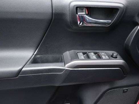 Used 2020 Toyota Tacoma TRD Sport image 16