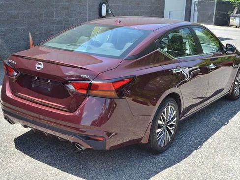 Used 2024 Nissan Altima 2.5 SV w/ SV Premium Package FWD image 8
