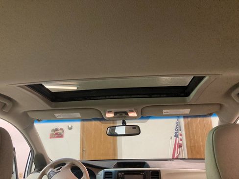 Used 2014 Toyota Sienna XLE image 9