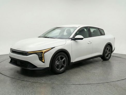 Used 2025 Kia K4 FWD image 3