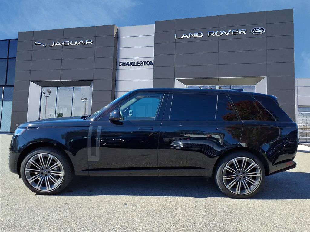 Used 2024 Land Rover Range Rover Long Wheelbase SE AWD/4WD image 2