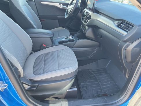 Used 2020 Ford Escape SE image 12