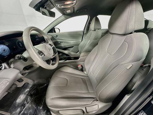 Used 2023 Hyundai Elantra SEL w/ Convenience Package FWD image 21