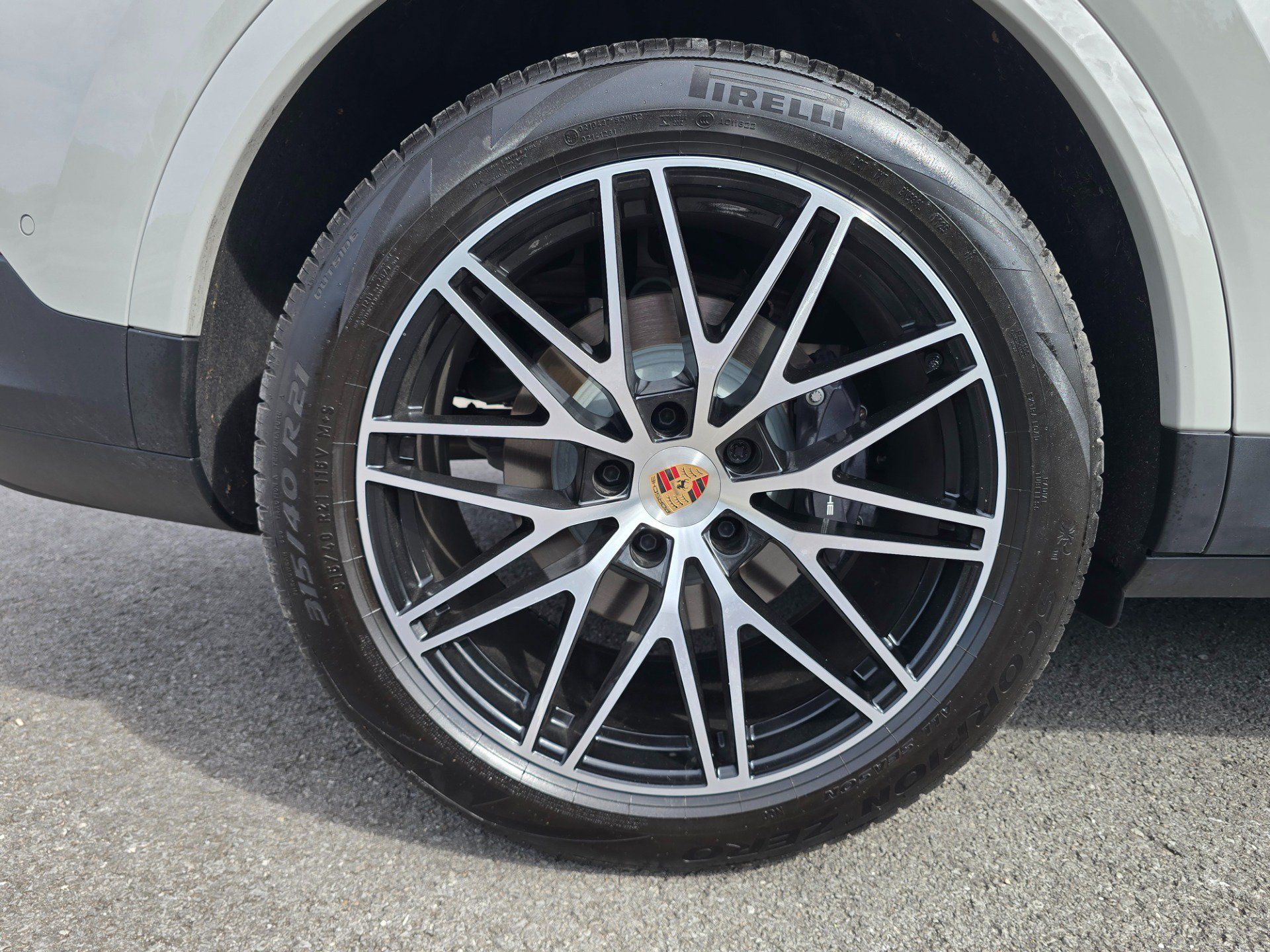 Used 2025 Porsche Cayenne Coupe AWD/4WD image 55