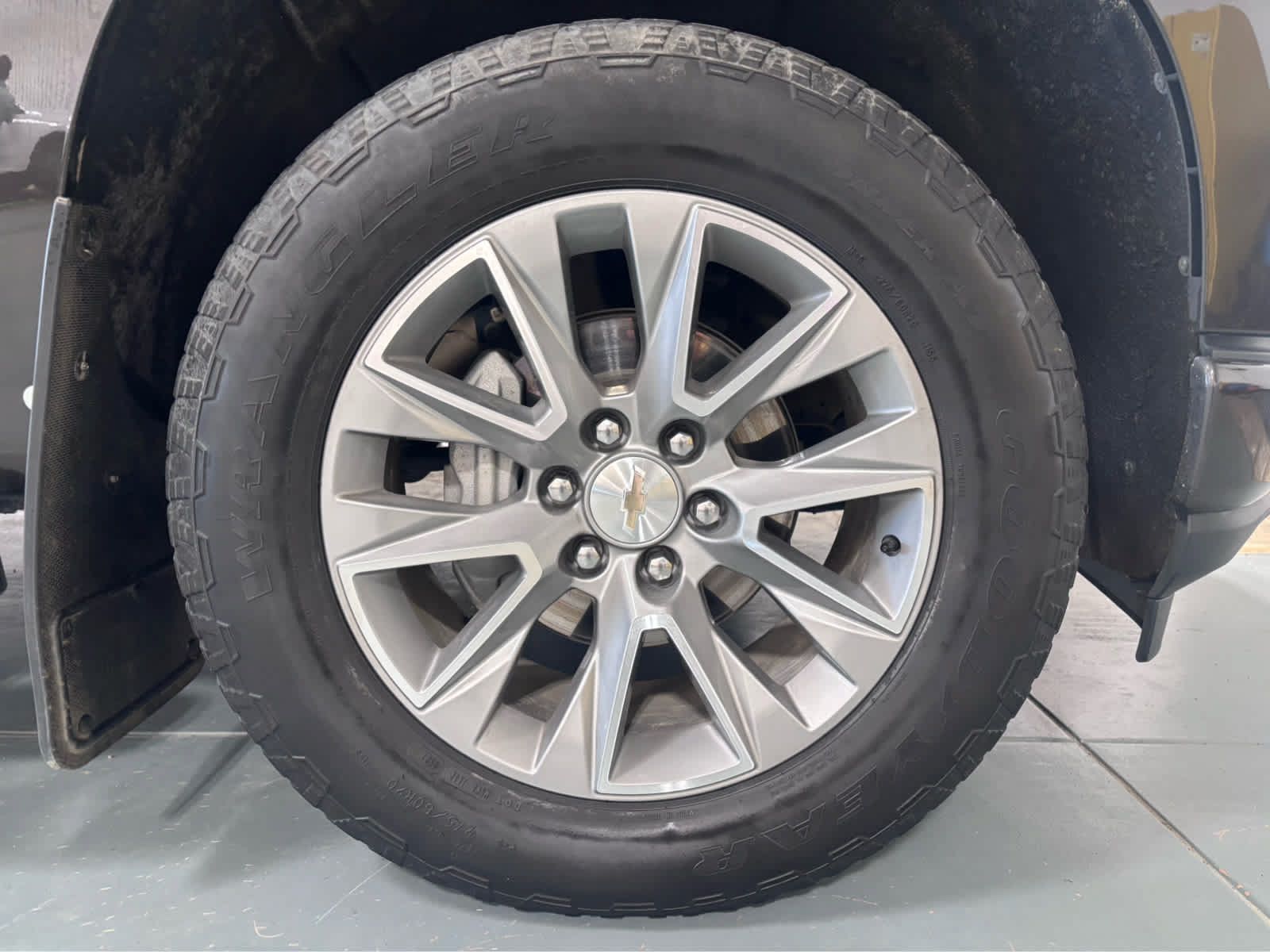 Used 2021 Chevrolet Silverado 1500 High Country w/ Technology Package AWD/4WD image 9
