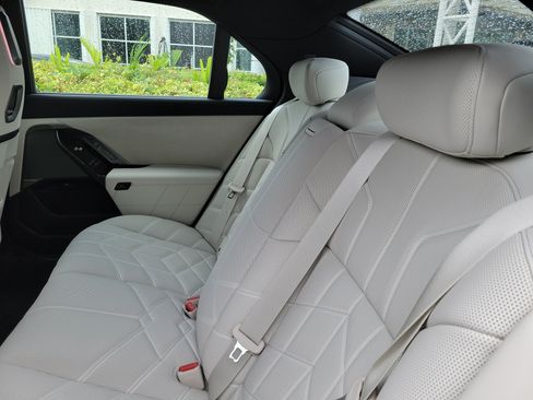 New 2027 BMW 740i w/ Executive Package RWD image 9